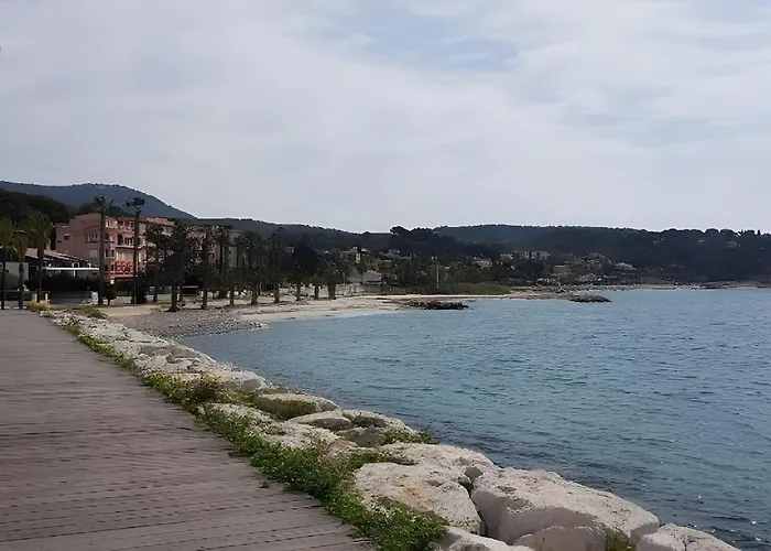 Дом отдыха De Charme Sous Les Pins Санари-сюр-Мер